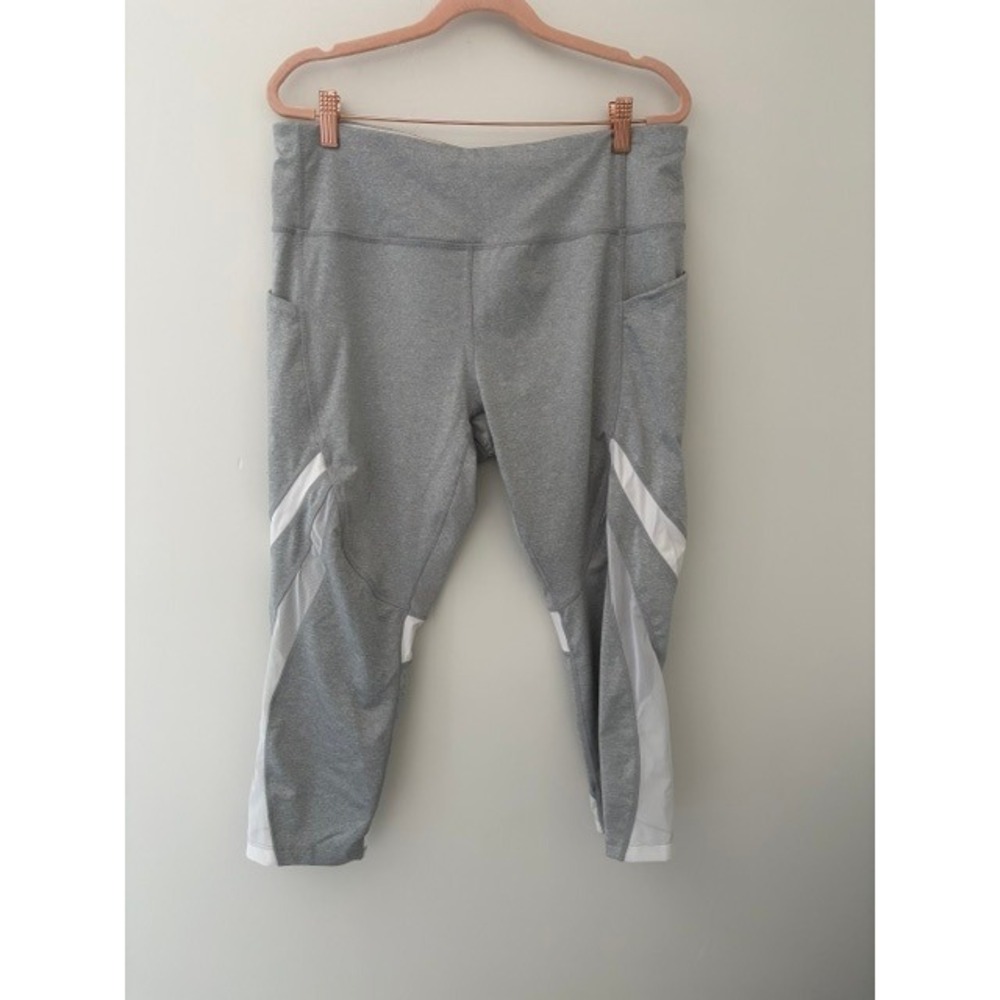 Avia Womens‎ Gray White Colorblock Mesh Capri Leggings XL 16-18 AVL29122W